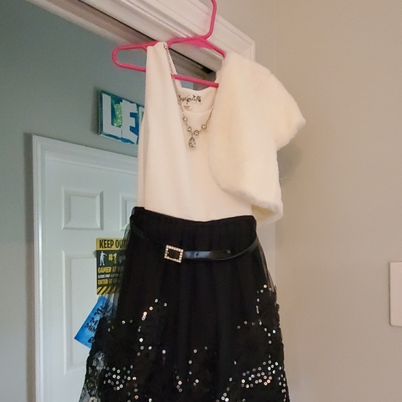 Dress - Picture 5 of 8